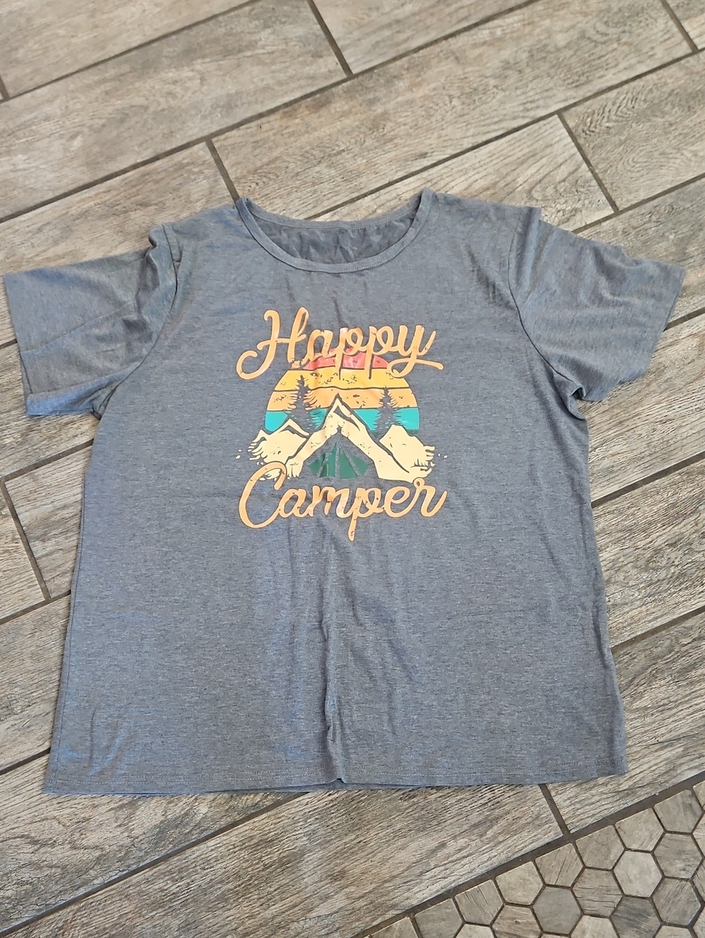 Happy Camper Women's Gray Graphic Tee Size 2xl